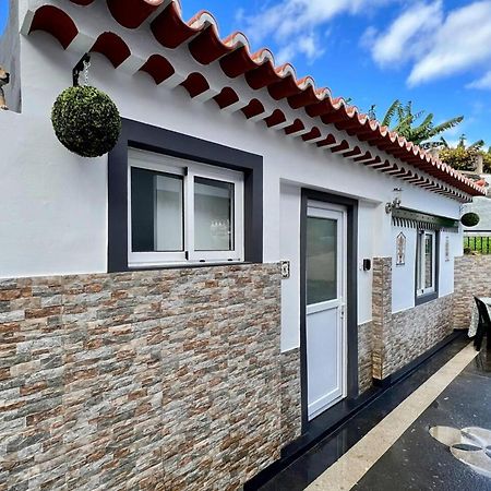 Modern Minimalist Studio With Essential Comfort Funchal  Exteriör bild