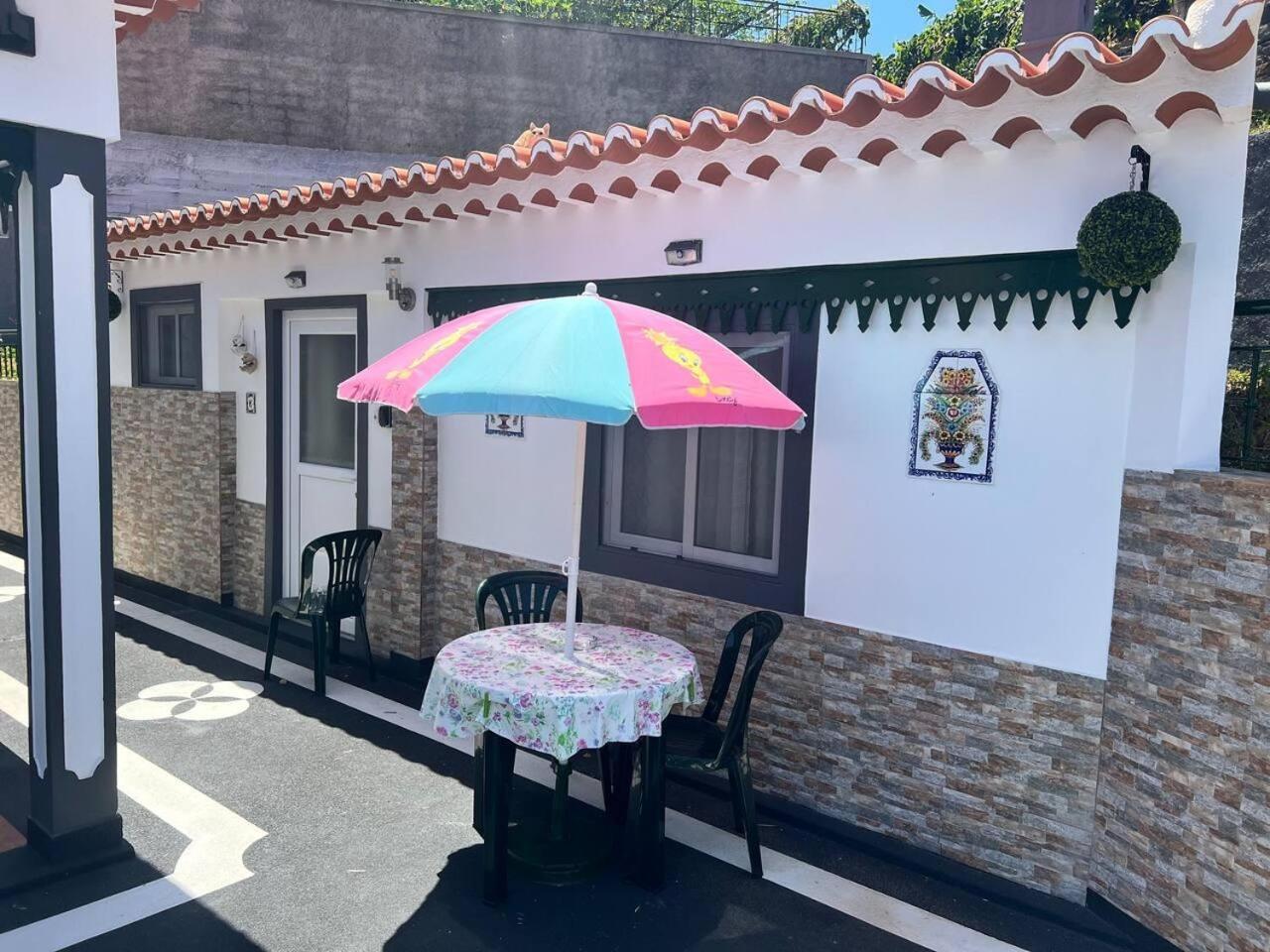 Modern Minimalist Studio With Essential Comfort Funchal  Exteriör bild